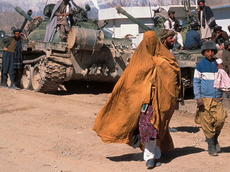 Afghanistan, “la repressione dei diritti di donne e bambine sia indagata come crimine contro l’umanità”