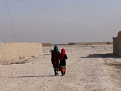 Afghanistan, Save the children sospende le attività ma resta nel paese