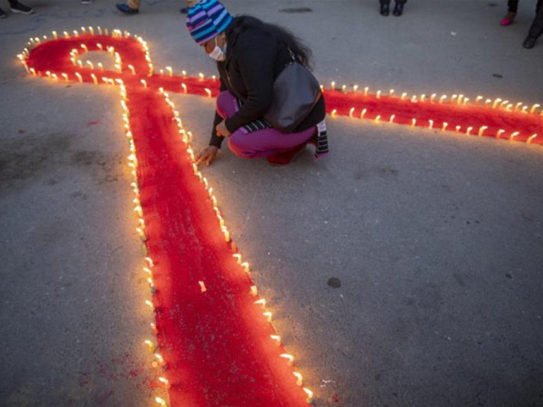Aids. In Italia risalgono i casi. “Hiv, ne parliamo?”, la campagna contro stigma e pregiudizio