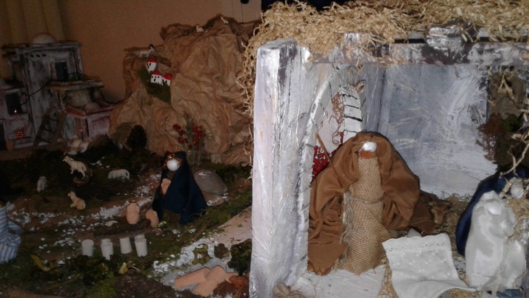 Al Civitas Vitae Nazareth il presepio realizzato dagli ospiti con materiale di recupero