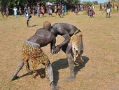 Al richiamo di un grande corno di mucca. La tradizione del wrestling in Sud Sudan si perde nella notte dei tempi