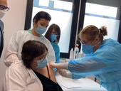 Alice Soldà, 58 anni, infermiera del Pronto soccorso di Schiavonia è la prima vaccinata contro il Covid dell'Ulss 6 Euganea