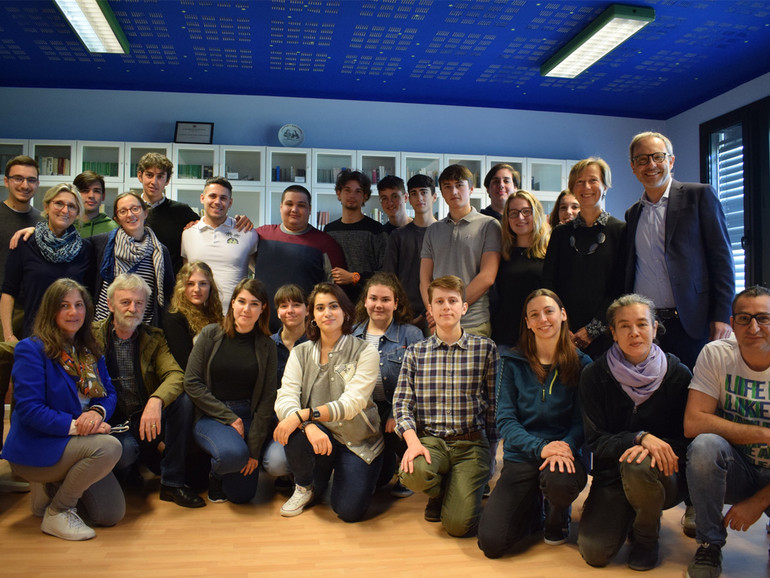 All'alberghiero Pietro d'Abano gli studenti della 4a DC hanno progettato e realizzato la nuova biblioteca All'alberghiero Pietro d'Abano gli studenti della 4a DC hanno progettato e realizzato la nuova biblioteca