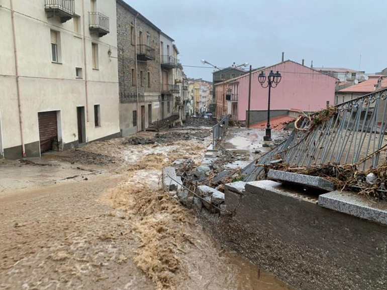 Alluvione in Sardegna: mons. Mura (Nuoro), “a Bitti ho visto la voglia di reagire e di ripartire”. “Abbiamo pregato per non rassegnarci”