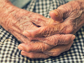 Anziani non autosufficienti, l'allarme delle associazioni: "Dimenticati"