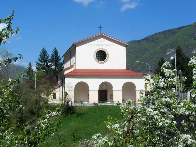 Arsiè. Le lectio di don Gino e sacramenti a Fastro Arsiè. Le lectio di don Gino e sacramenti a Fastro