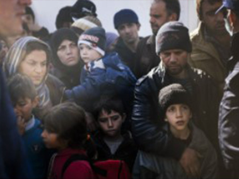 Belgio: migranti in fila e al freddo al Petit Château di Bruxelles per richiedere l’asilo. Vescovi, “è indegno di una società umana”