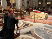Benedetto XVI: anche vescovi dell’Ucraina ai funerali. Mons. Mokrzycki (Leopoli), “pregava per noi ogni giorno. Vorrei vederlo santo subito”