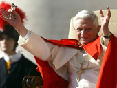 Benedetto XVI: Bruni, “assolutamente lucido e vigile, situazione al momento stabile pur restando gravi le sue condizioni”