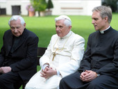 Benedetto XVI: in Germania dal fratello malato. Bruni, resterà “il tempo necessario”