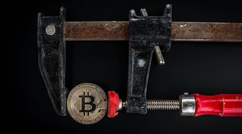Bitcoin in caduta libera: gioie e (molti) dolori di una criptovaluta