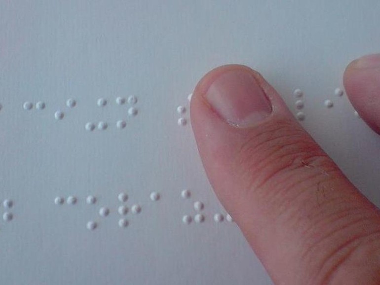 Braille, un eBook permette alle persone cieche di “leggere” con le dita