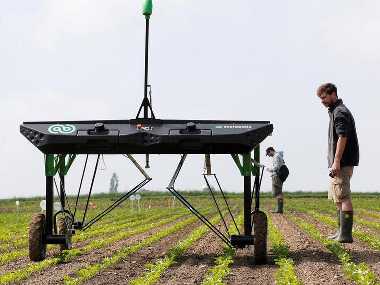 Buona terra e buoni robot. L'agricoltura 4.0 sempre più presente, ma c'è ancora spazio per la sapienza contadina