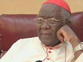 Camerun: libero il cardinale Christian Tumi rapito ieri insieme al fon