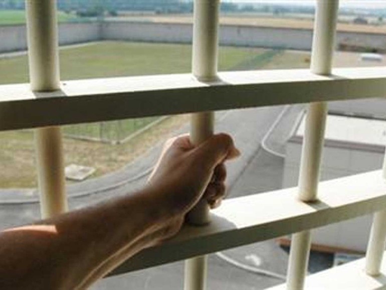 Carcere, presunte torture a Sollicciano: tre agenti arrestati