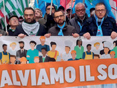 Cgil, Cisl e Uil in piazza a Venezia: salvare il sociale