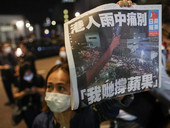Chiude “Apple Daily”: Hong Kong sarà pure lontana ma la Cina è vicina