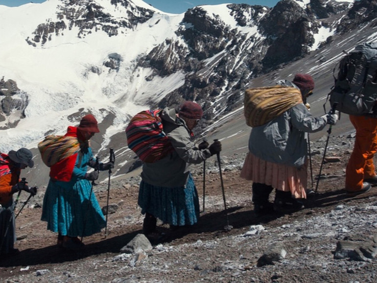 “Cholitas”, la scalata delle donne indigene boliviane arriva sul grande schermo
