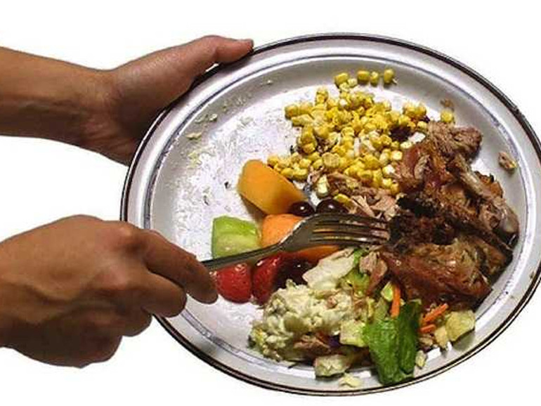 Cibo, troppi sprechi. Al G20 di Firenze emerge l’assurdità di un mondo che butta via gli alimenti Cibo, troppi sprechi. Al G20 di Firenze emerge l’assurdità di un mondo che butta via gli alimenti