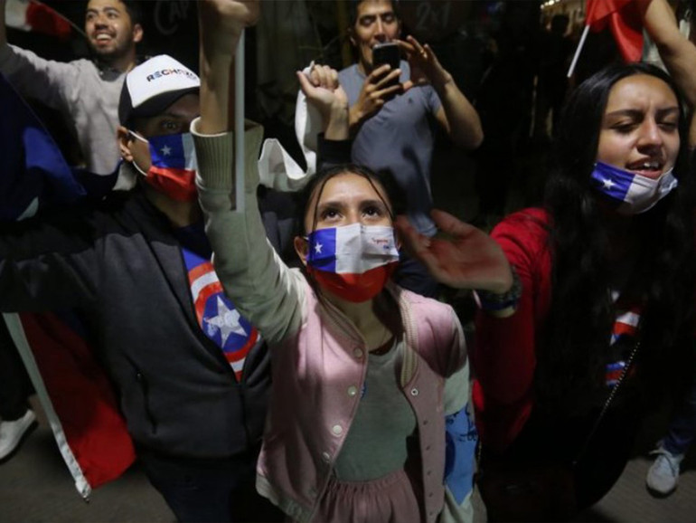 Cile. La Costituzione non cambia: bocciato il nuovo testo. P. Costadoat: “Il dialogo deve proseguire”