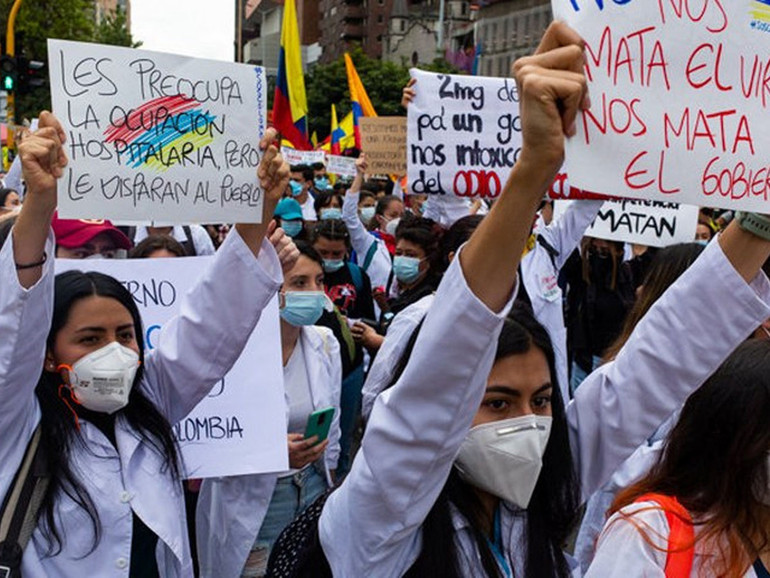 Colombia: violenze, arresti ed esecuzioni sommarie per soffocare le proteste contro la riforma fiscale