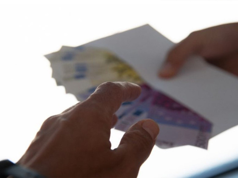 Combattere l’evasione fiscale Combattere l’evasione fiscale