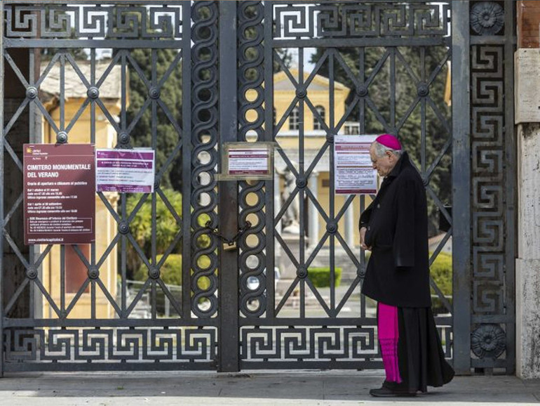 Commemorazione dei defunti. Il vescovo Claudio Cipolla celebra l’Eucaristia in Cimitero Maggiore a Padova