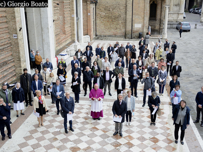 Commissione preparatoria. Il suo compito è definire i temi per il Sinodo Commissione preparatoria. Il suo compito è definire i temi per il Sinodo