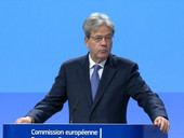 Commissione Ue: l’economia rallenta, pesano Omicron e prezzi energia. Gentiloni, “i venti contrari si sono intensificati”