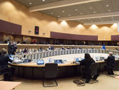 Commissione Ue: raccomandazioni sul Covid. “Un morto ogni 17 secondi in Europa, necessario controllare la diffusione del virus”