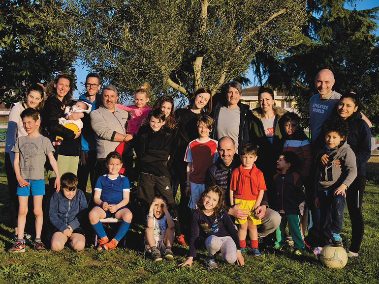 Comunità Bethesda. Indaffarati sì, ma assieme, come famiglie Comunità Bethesda. Indaffarati sì, ma assieme, come famiglie