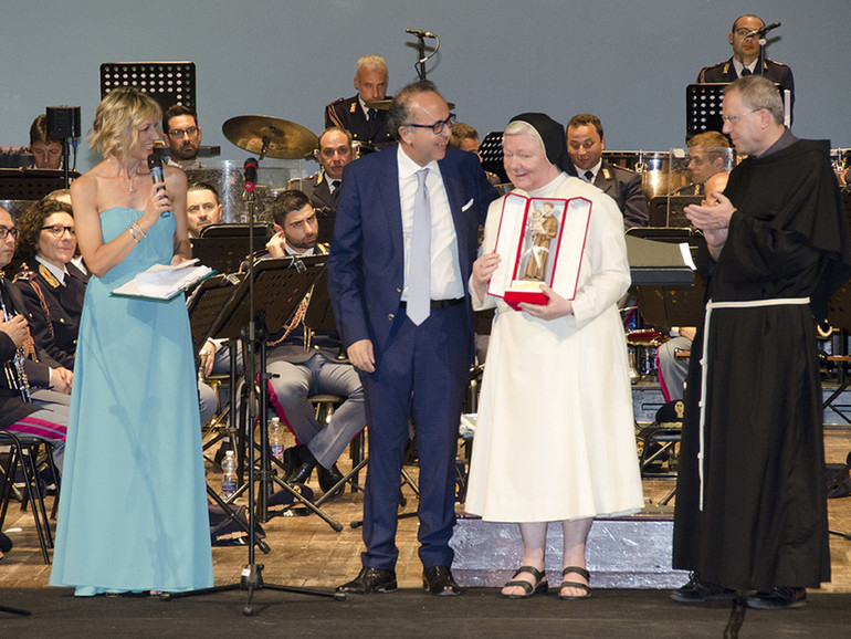 Concerto della Banda Musicale della Polizia di Stato: alle suore Elisabettine il premio #essercinsieme