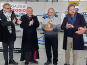 Consegna della statuina del presepe 2023 al vescovo di Padova