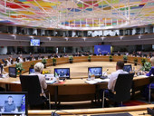 Consiglio europeo: a Bruxelles accordo al ribasso tra i 27. “Pause e corridoi umanitari”. Proteggere i civili