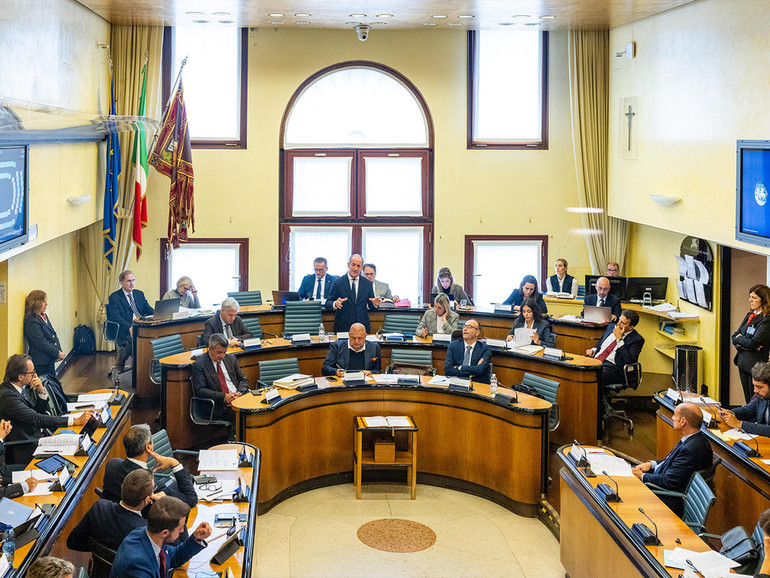 Consiglio regionale veneto. Questi indigesti cambi di casacca Consiglio regionale veneto. Questi indigesti cambi di casacca