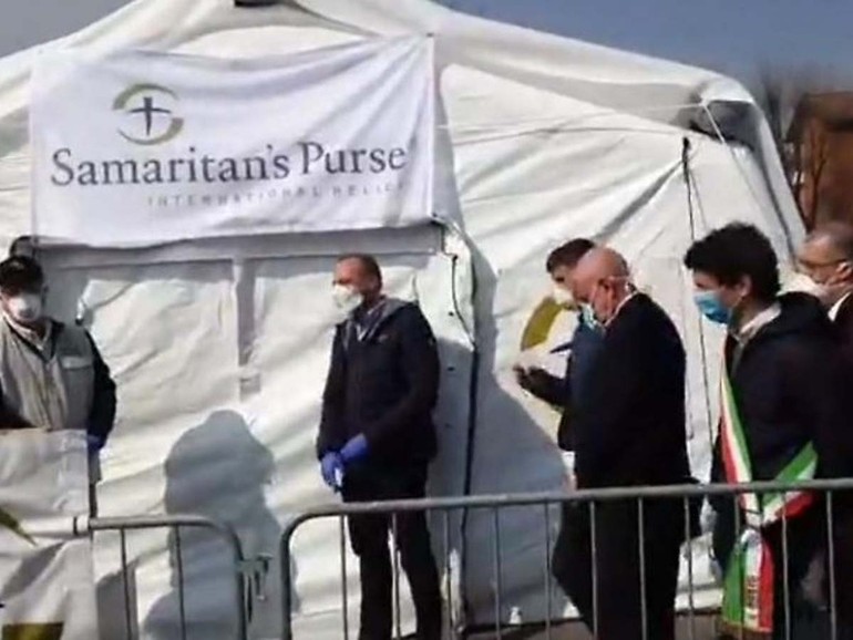 Coronavirus a Cremona. Don Lucini (assistente spirituale positivo al Covid): “Dio è nei gesti d’amore di chi cura i malati rischiando la vita” Coronavirus a Cremona. Don Lucini (assistente spirituale positivo al Covid): “Dio è nei gesti d’amore di chi cura i malati rischiando la vita”