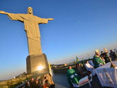 Coronavirus Covid-19: Brasile, messa sotto il Cristo Redentore a Rio de Janeiro, mentre sono stati superati 100mila morti e 3 milioni di contagi