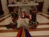 Custodi di Pace. Il vescovo di Padova consegna la lampada della pace  al vescovo di Chioggia