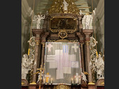 Dalla cucina all’altare. Lo strofinaccio, oggetto di uso quotidiano, in una parrocchia austriaca è stato scelto per accompagnare la quaresima