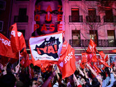 Dalla Spagna un segnale all’Europa: “Sì, se puede”. Vittoria socialista, ultradestra alle Cortes
