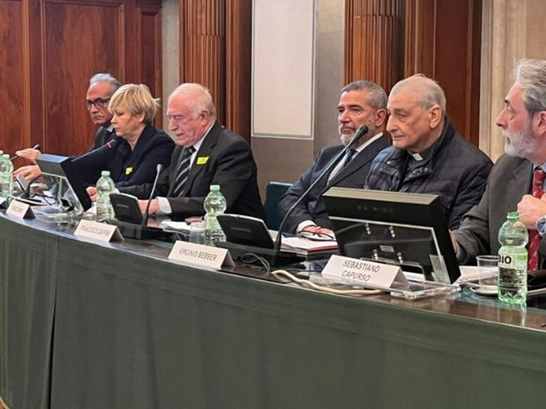 Ddl anziani, mons. Paglia: “Le Rsa diventino centri multiservizi”. Il nodo risorse Ddl anziani, mons. Paglia: “Le Rsa diventino centri multiservizi”. Il nodo risorse