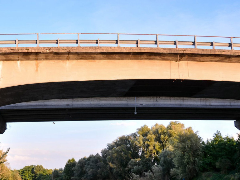 Demolito un tratto il 2 luglio. Il ponte di Curtarolo verso il rifacimento