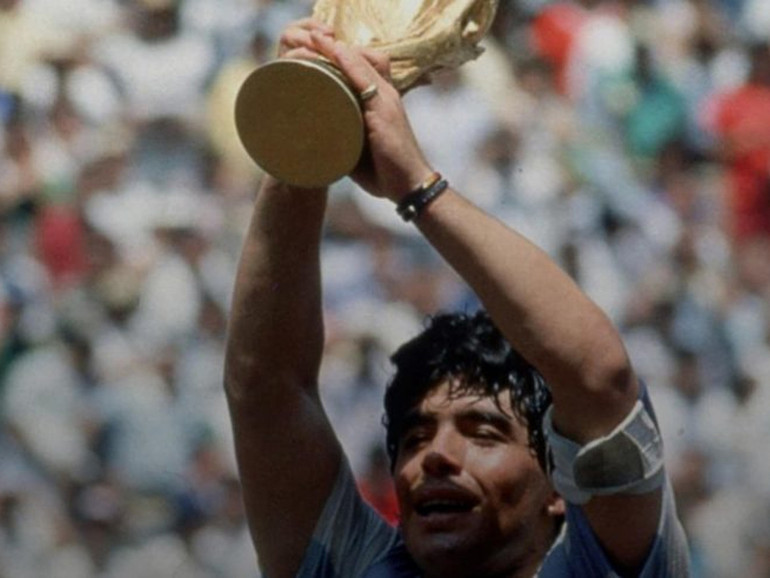 Diego Armando Maradona: si è spento “El pibe de oro”. Aveva 60 anni, era stato campione del mondo nel 1986
