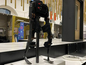 Disabilità. Ecco “Twin”, il robot indossabile che permette di alzarsi, camminare e sedersi