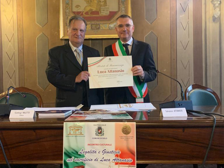 Dolo. Il senso di giustizia nella vita di Luca Attanasio Dolo. Il senso di giustizia nella vita di Luca Attanasio