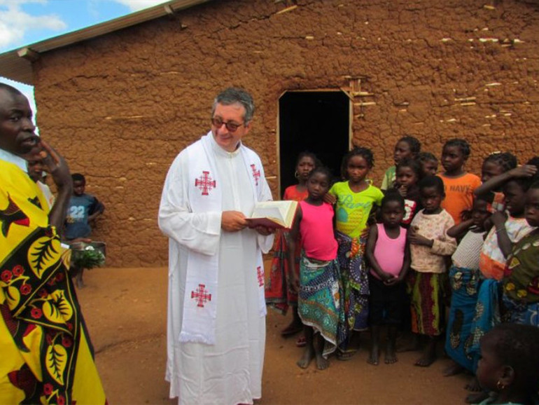 Don Lorenzo Barro, missione in Mozambico: “Qui nascere è un rischio”