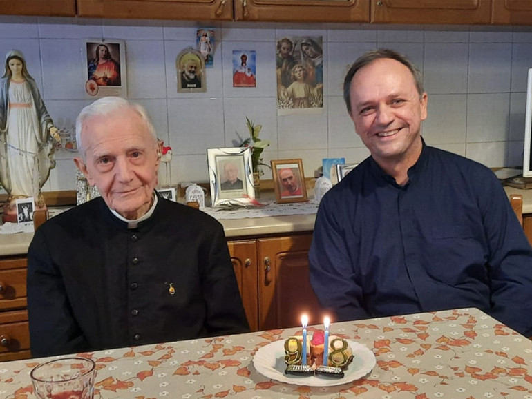 Don Nello Castello, discepolo di padre Pio, ha compiuto cento anni Don Nello Castello, discepolo di padre Pio, ha compiuto cento anni