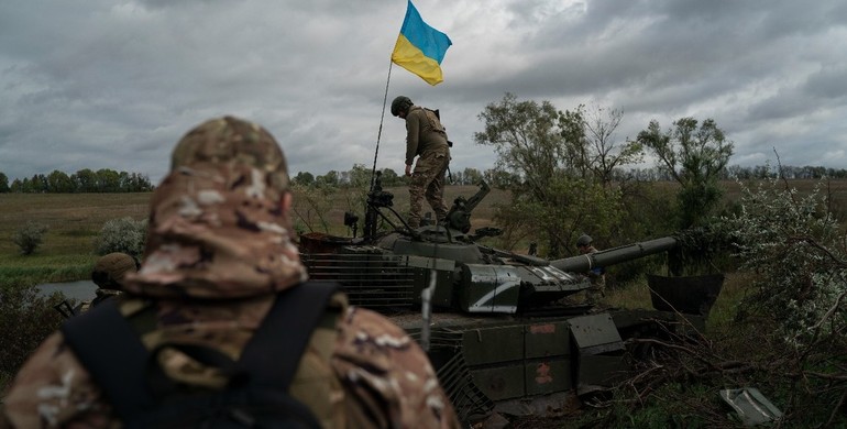 Due anni di conflitto in Ucraina e lo scenario di Gaza: l’Europa tra due fuochi col suo dilemma amletico