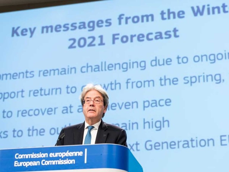 Economia, regna l’incertezza. Gentiloni: “fuori dal tunnel nel 2022”. Da Bruxelles fiducia in Draghi