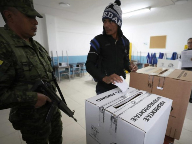Ecuador: dopo primo turno di elezioni presidenziali e parlamentari, il ballottaggio sarà tra il “mondo” di Correa e quello “bananero”